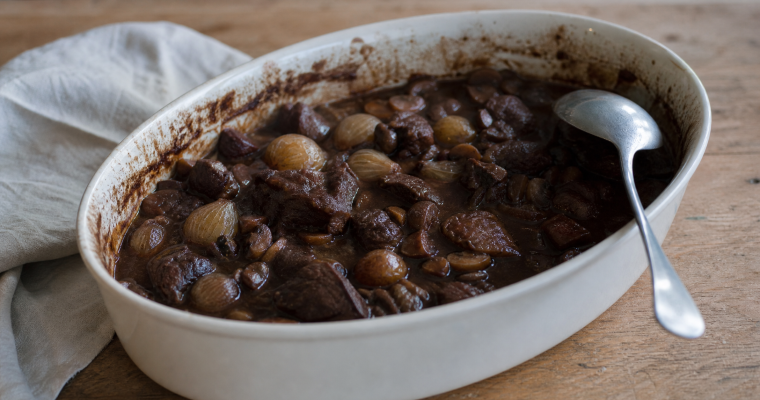 Bœuf bourguignon revisité : la profondeur sans la marinade de la veille