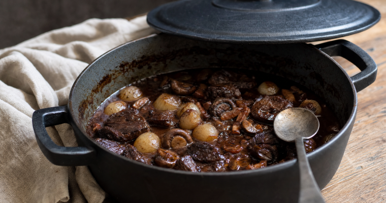 Bœuf bourguignon : du ragoût de paysan à la recette bourgeoise d&rsquo;Escoffier