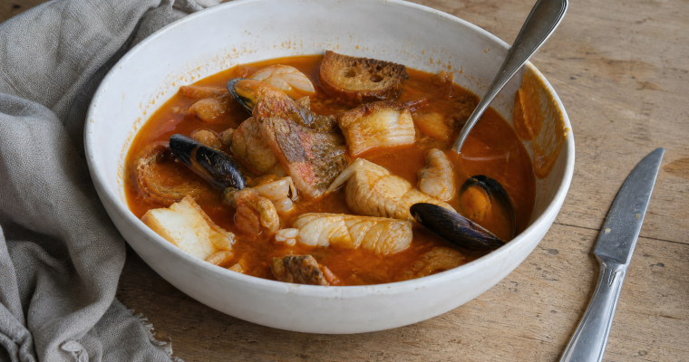 Bouillabaisse : du poisson de rebut à la fierté marseillaise