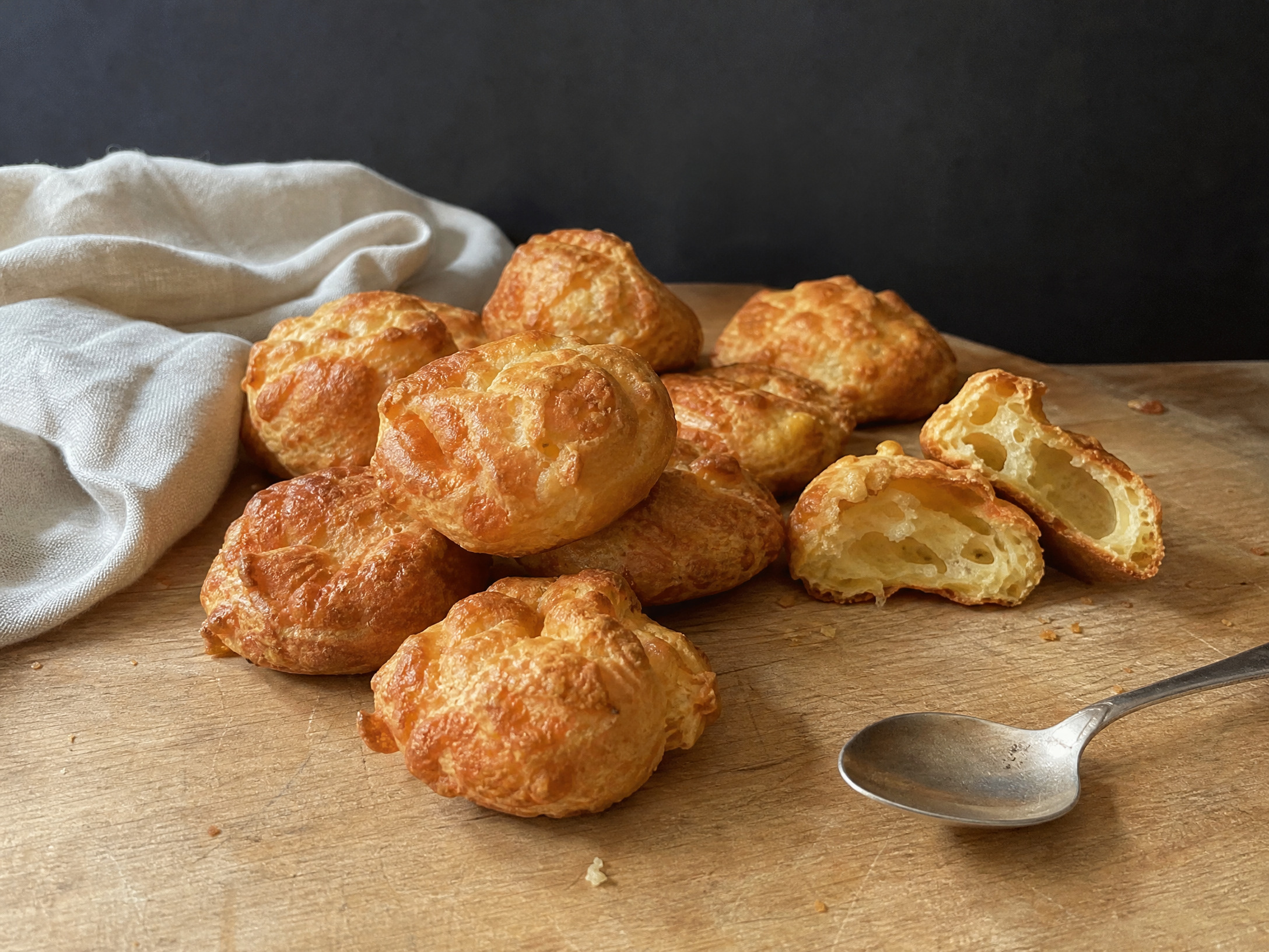Gougères revisitées : la pâte à choux qui retombe, le geste allégé