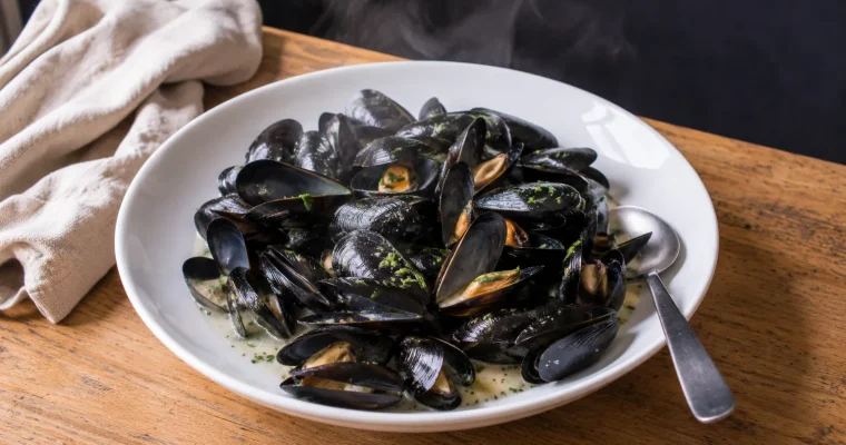 Moules marinières : d&rsquo;où vient ce plat de port devenu bistrot