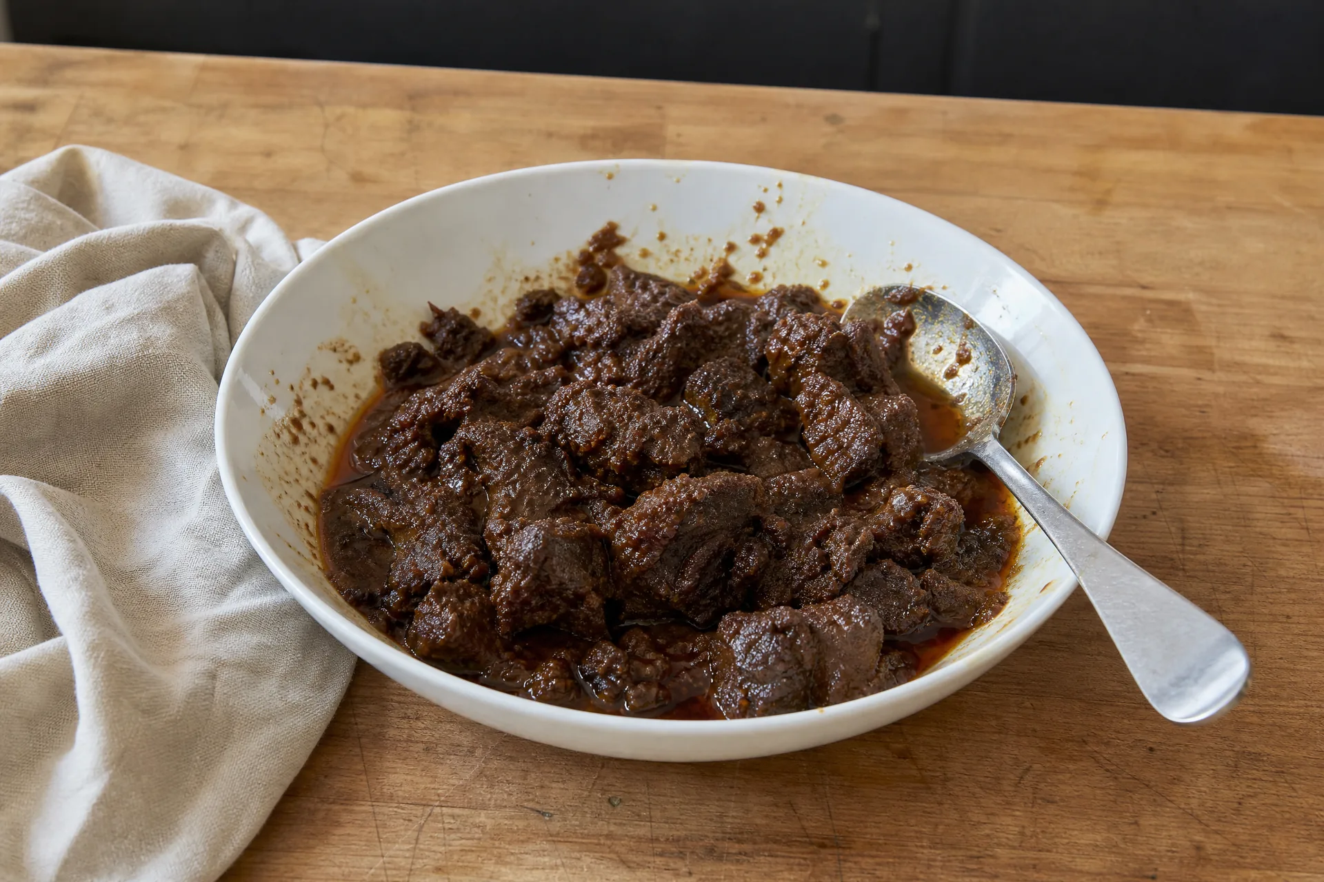 Rendang : comment la cuisson longue a résolu le problème du transport de la viande